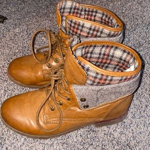 Brown combat boots good condition size 8.5